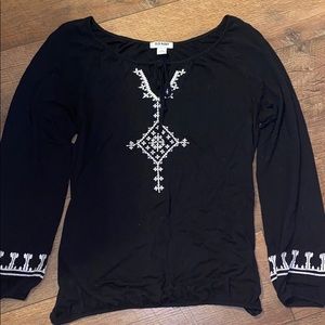old navy black and white long sleeve shirt